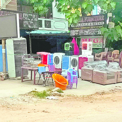 ఫుట్‌పాత్‌ల ఆక్రమణలపై 1