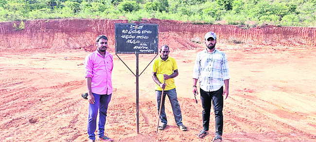 ఆటస్థలం పేరుతో ఆక్రమణ?1