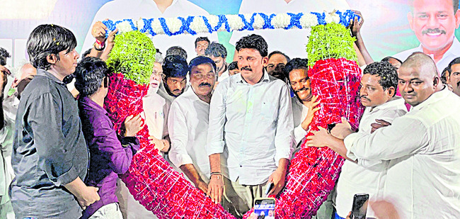 జగన్ పర్యటనలు అడ్డుకునేందుకు బాబు కుట్ర
1