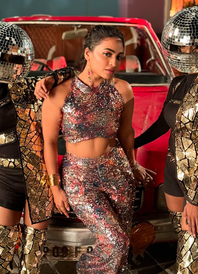 alekhya harika shared koyila song videoshoot photos3