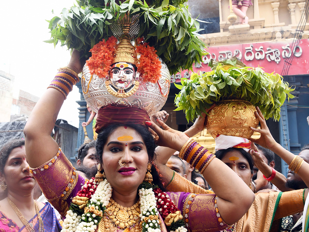 Devotees Gold Bonam Offered to Indrakiladri Durgamma Photos1