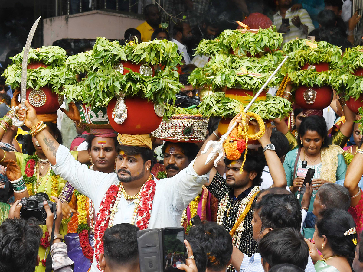 Devotees Gold Bonam Offered to Indrakiladri Durgamma Photos16