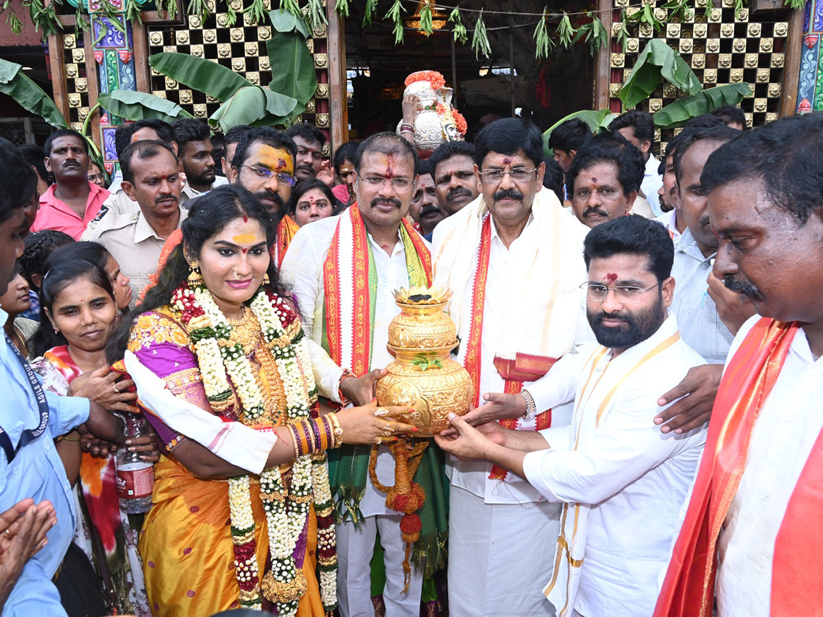 Devotees Gold Bonam Offered to Indrakiladri Durgamma Photos18