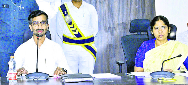 ఎవరికెంత ముట్టింది..? 1
