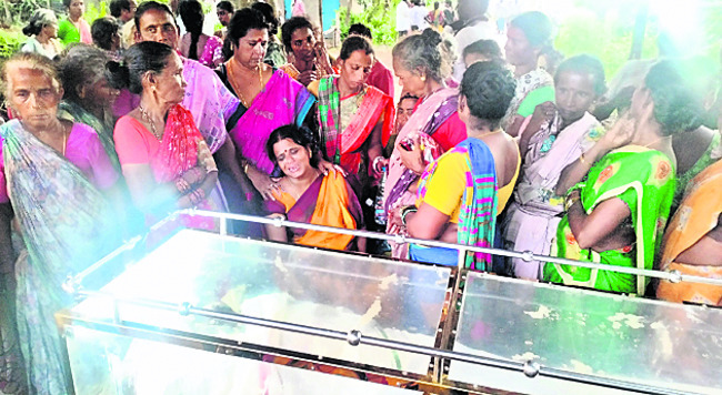 లారీ ఢీకొని ఆర్మీ జవాను దుర్మరణం2