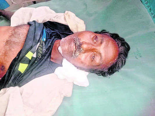 ట్రాక్టర్ బోల్తా పడి ఇద్దరు కూలీల మృతి 1