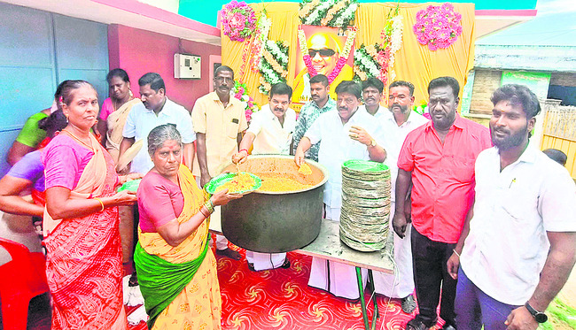 కోలాహలంగా కరుణానిధి జయంతి1