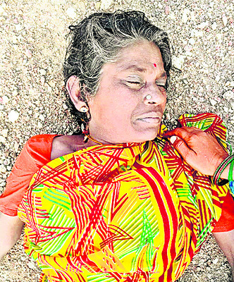 దుస్తులు ఆరేస్తూ మృత్యుఒడికి..1