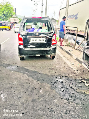 బొగ్గు లారీ బీభత్సం 1