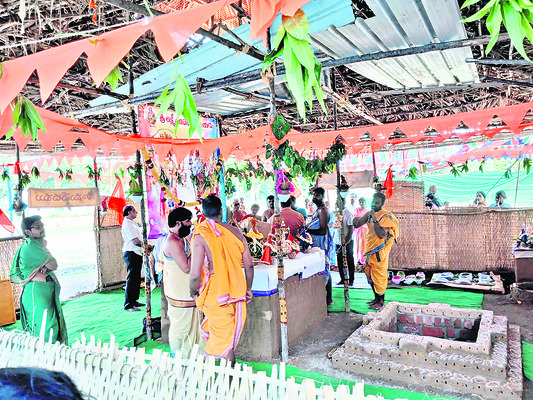 సాయి మందిరానికి రూ.లక్ష విరాళం1