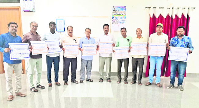 యోగా డే ను విజయవంతం చేయాలి
1