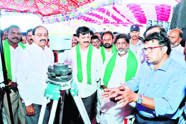 భూముల రీసర్వేతో రైతులకు మేలు1