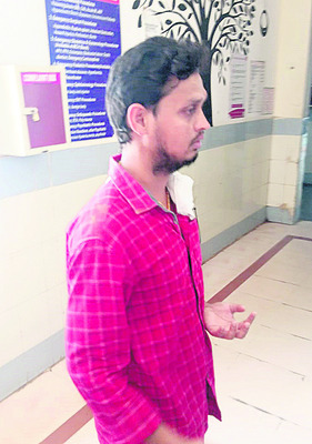 స్కూటీని ఢీకొట్టిన లారీ1
