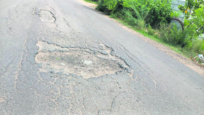 అధ్వానంగా కాలూరు– ఖానాపూర్‌ రోడ్డు3