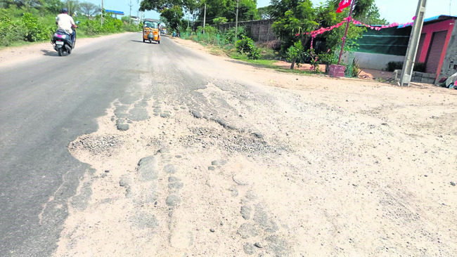 అధ్వానంగా కాలూరు– ఖానాపూర్‌ రోడ్డు2