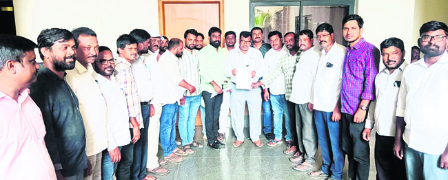 సోషల్‌ వార్‌..4