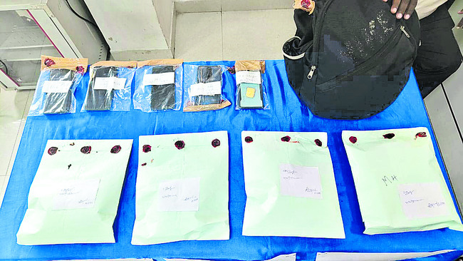 రూ.కోటి విలువైన కొకై న్ పట్టివేత 1