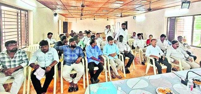 సంక్షేమ పథకాలు బినామీల పరం 1