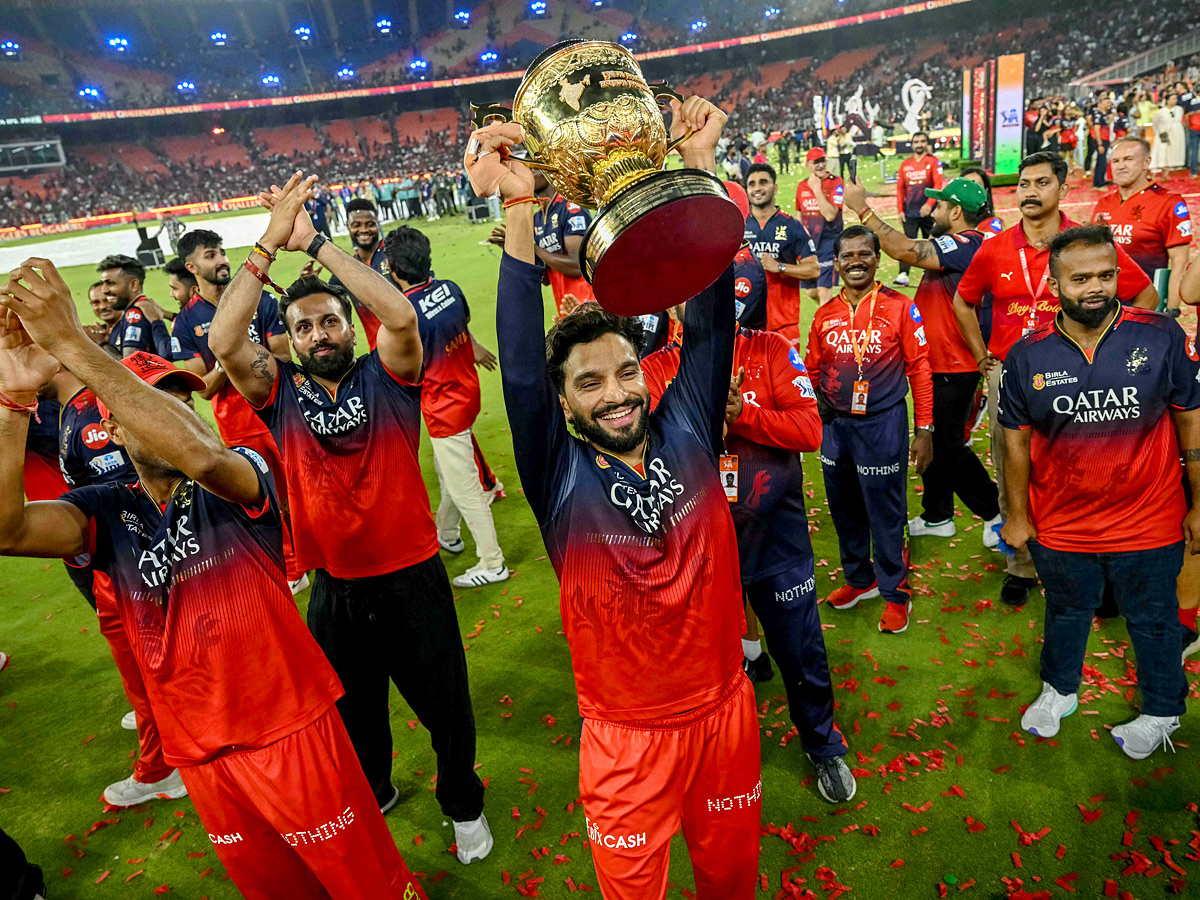 Kohli wins first IPL Title As RCB Beat Punjab Kings in final Photos13