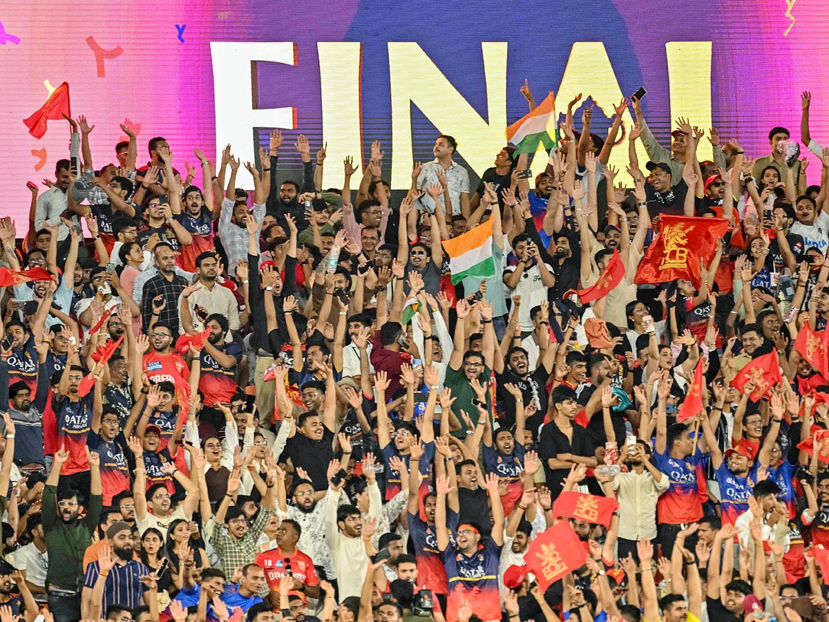 Kohli wins first IPL Title As RCB Beat Punjab Kings in final Photos16