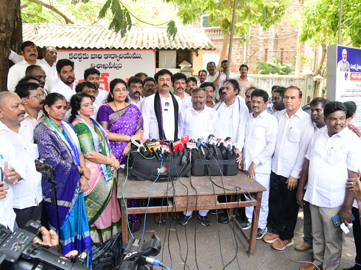 YSRCP Cadre AP People Parcipated Vennupotu Dinam Against CBN Govt Photos10