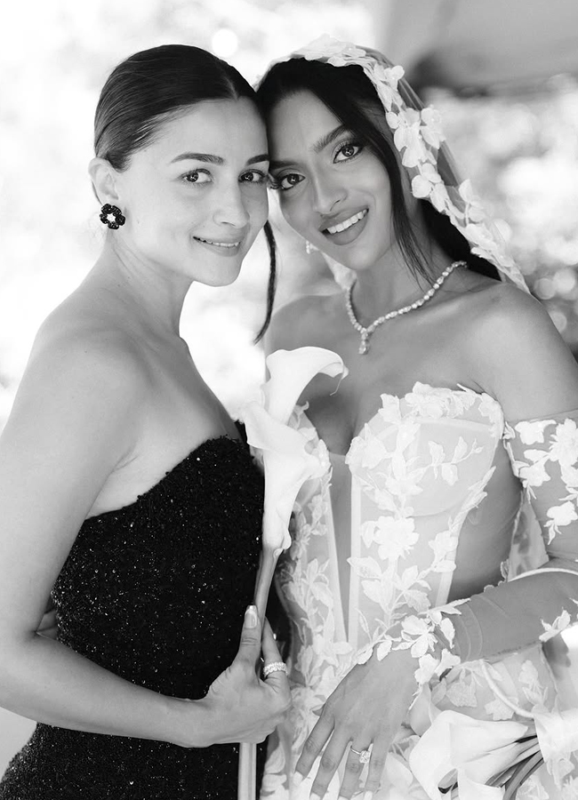 Alia Bhatt at her best friend's wedding (photos)5