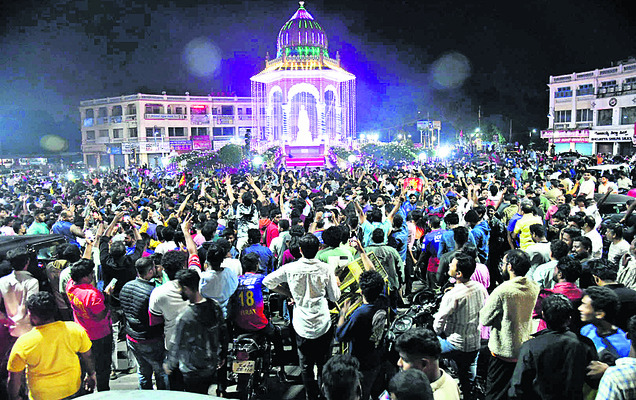 ప్రతి మదిలో విజయానందం1