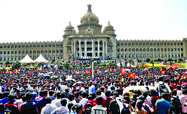 నింగినంటేలా గెలుపు సంబరం1