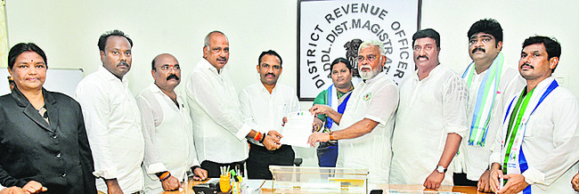 వెల్లువెత్తిన నిరసన1