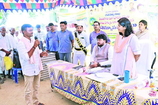 సదస్సులతో భూసమస్యల పరిష్కారం1