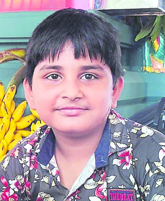 బాలుడిని బలిగొన్న లారీ
1