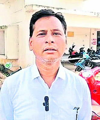 ఇద్దరు హెచ్డబ్యూఓలను బదిలీ చేయాలి2