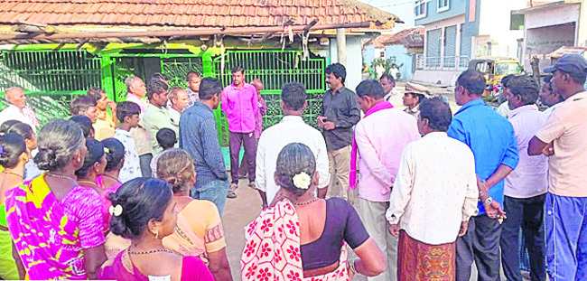 ఇందిరమ్మ ఇళ్లు త్వరగా నిర్మించుకోవాలి
2