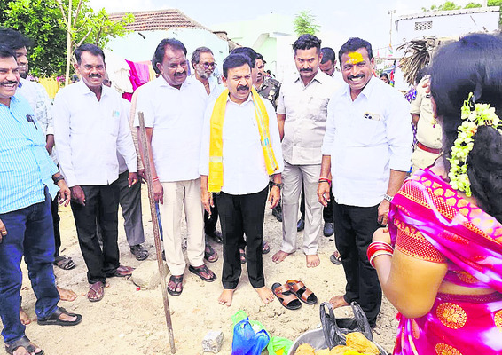 ఇందిరమ్మ ఇళ్లు త్వరగా నిర్మించుకోవాలి
1
