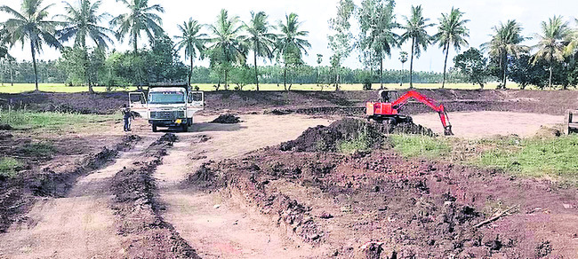 రెచ్చిపోతున్న మట్టి మాఫియా 1