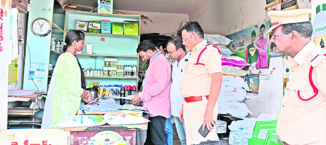 నలుగురు పీఎంపీలపై కేసులు
3