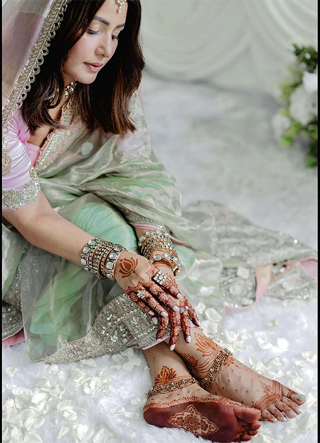 Hina Khan marries Rocky Jaiswal in an intimate ceremony amid cancer battle Photos15