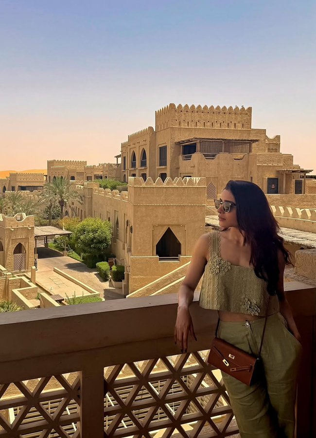 Samantha's Dubai tour viral photos get millions of likes9