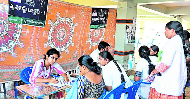● ఏడాదిలో దిగజారిన వైద్య సేవలు ● పల్లెల్లో వైద్యం మిథ్య3