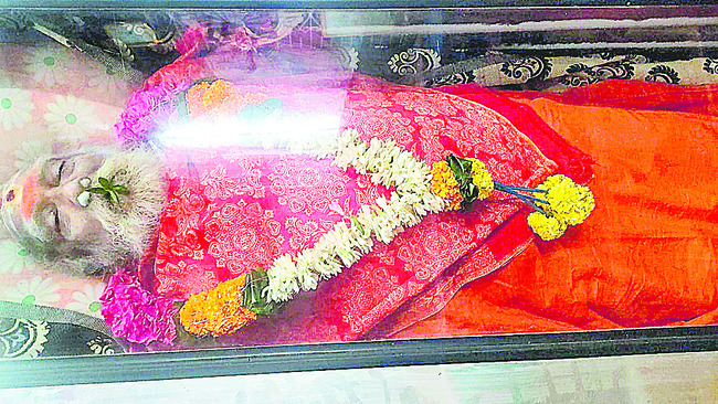 సేవలకు సెలవంటూ...2