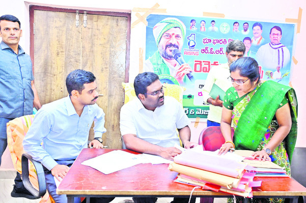 అర్హులకు న్యాయం జరిగేలా చూడాలి1