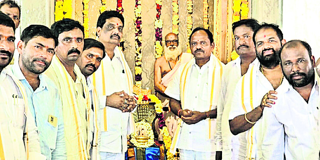 అంగరంగ వైభవంగా రామలింగేశ్వర విగ్రహ ప్రతిష్ట 2