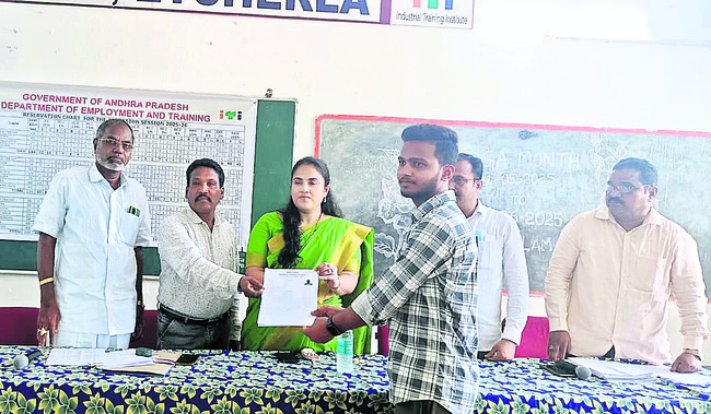 ‘వెన్నుపోటు దినం’ విజయవంతమైంది
2