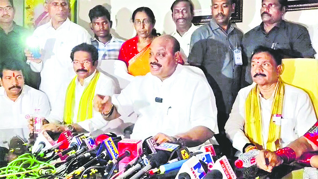 జీడీసీసీబీ పర్సన్ ఇన్చార్జిగా బాధ్యతల స్వీకరణ 1