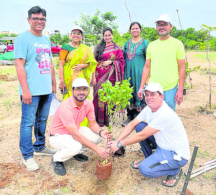 ప్లాస్టిక్ వ్యర్థాలను అరికడదాం
1