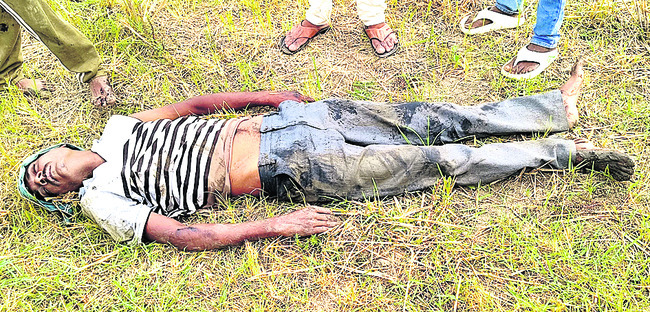 ట్రాక్టర్ బోల్తాపడి యువరైతు..1