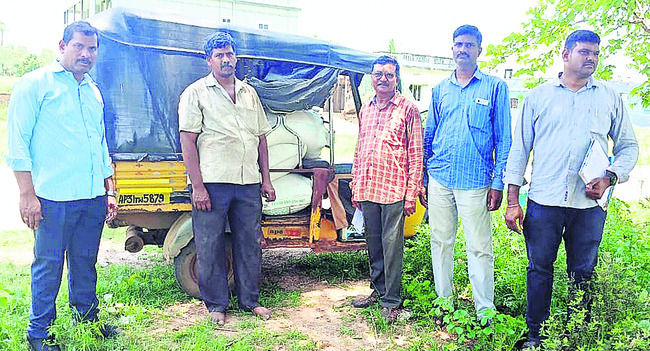 నాలుగు క్వింటాళ్ల పీడీఎస్ బియ్యం పట్టివేత1