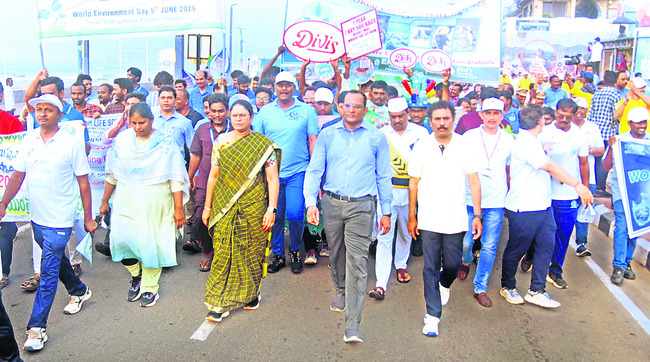 నాటిన ప్రతి మొక్కనూ సంరక్షించాలి 1