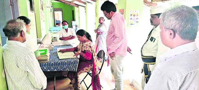 వెంకన్న సన్నిధిలో పాలకుర్తి ఎమ్మెల్యే పూజలు1
