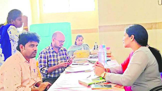 అధికారులు గులాం! 1